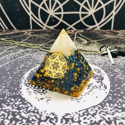 Wisdom Charm Chakra Orgonite Pyramid